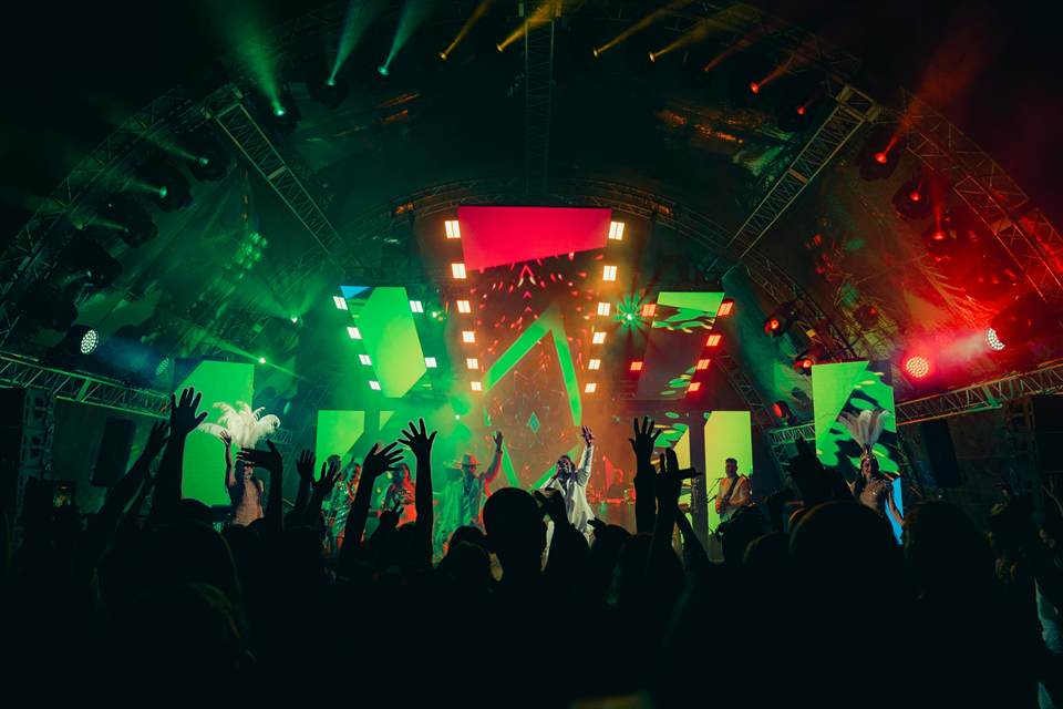 Music & Entertainment
